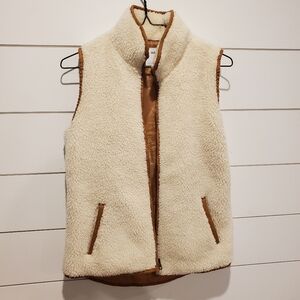 Old navy xs sherpa vest cream Teddy bear fuzzy warm fall outdoorsy coat neutral